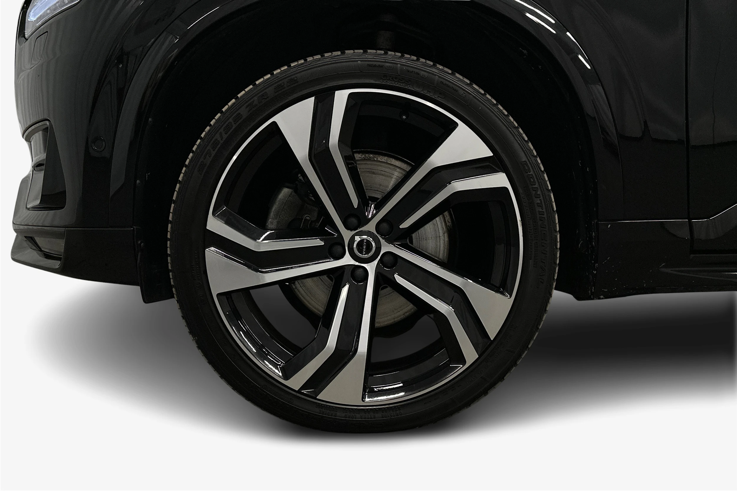 musta Volvo XC90 2023 kuva 12.