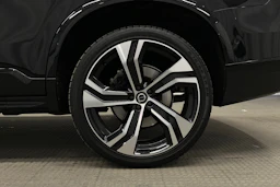 musta Volvo XC90 2023 kuva 13.