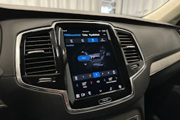 musta Volvo XC90 2023 kuva 19.