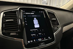 musta Volvo XC90 2023 kuva 21.