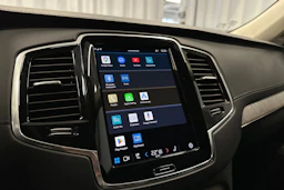 musta Volvo XC90 2023 kuva 22.