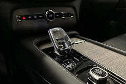 musta Volvo XC90 2023 kuva 25.