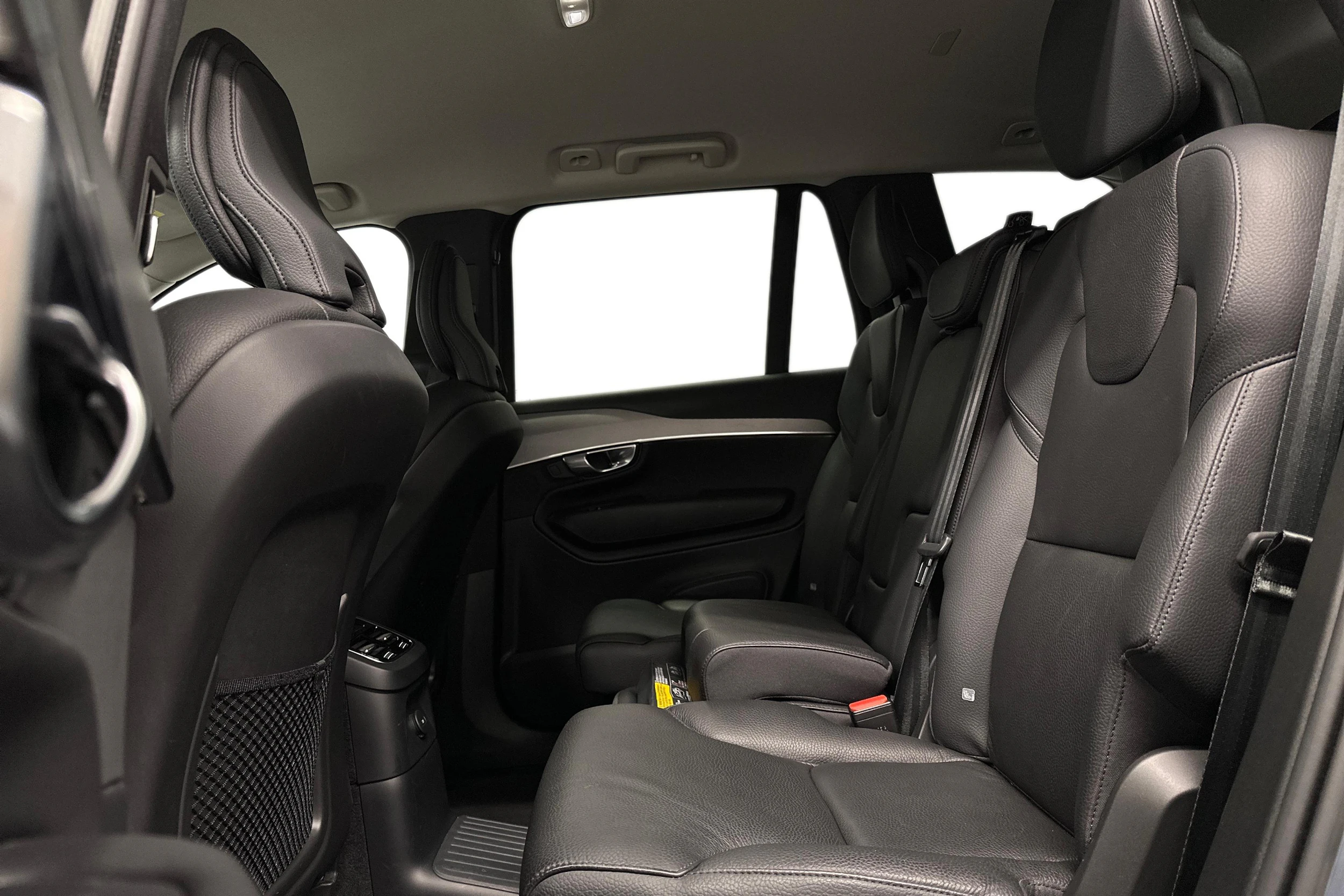 harmaa Volvo XC90 2023 kuva 11.