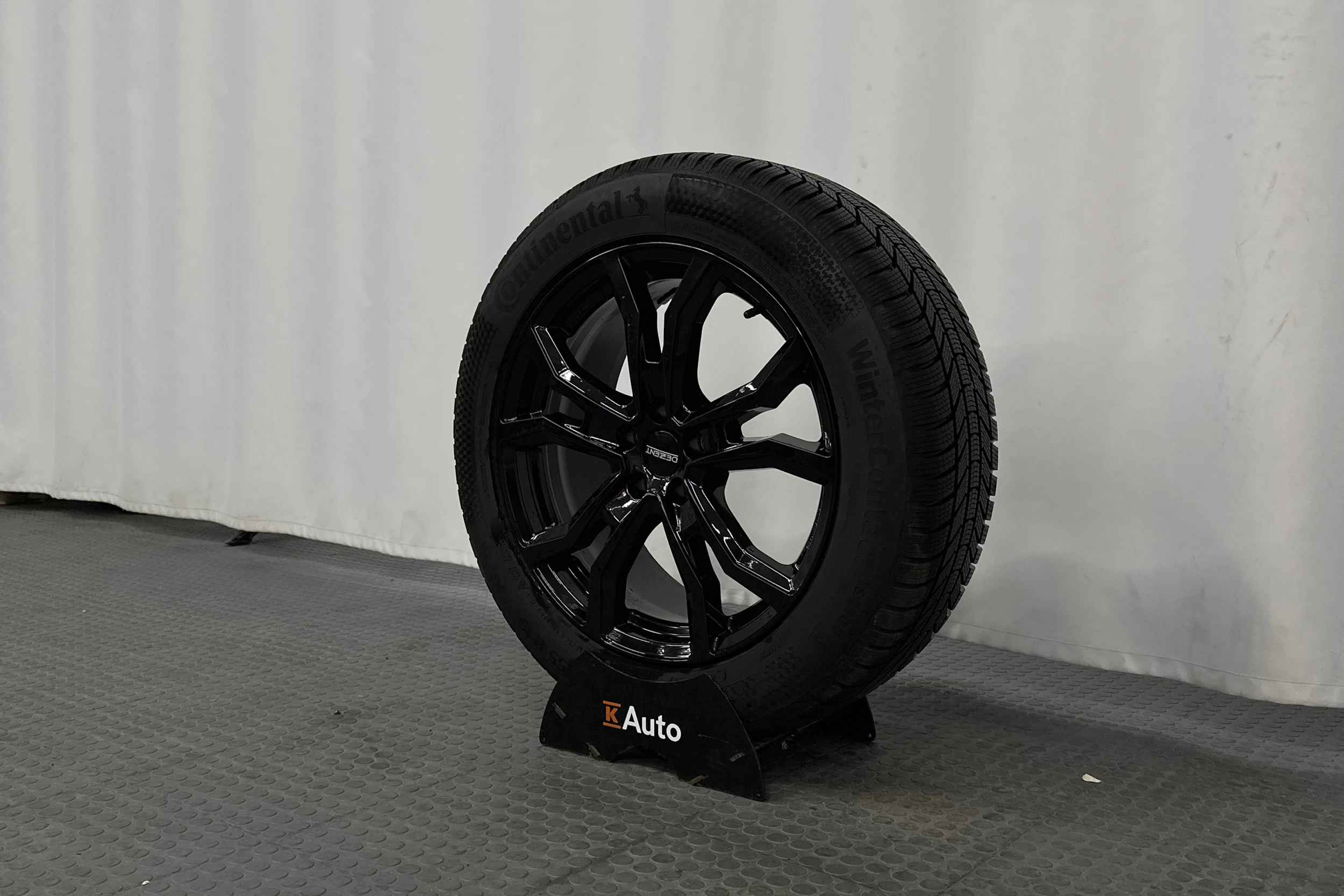 harmaa Volvo XC90 2023 kuva 13.