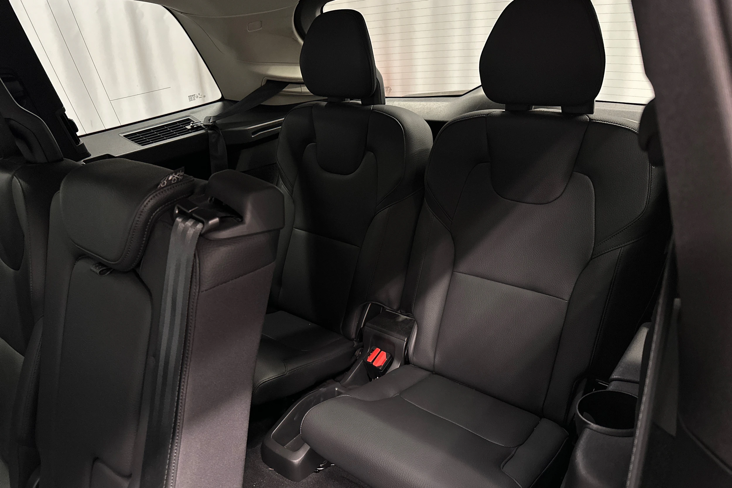 harmaa Volvo XC90 2023 kuva 28.