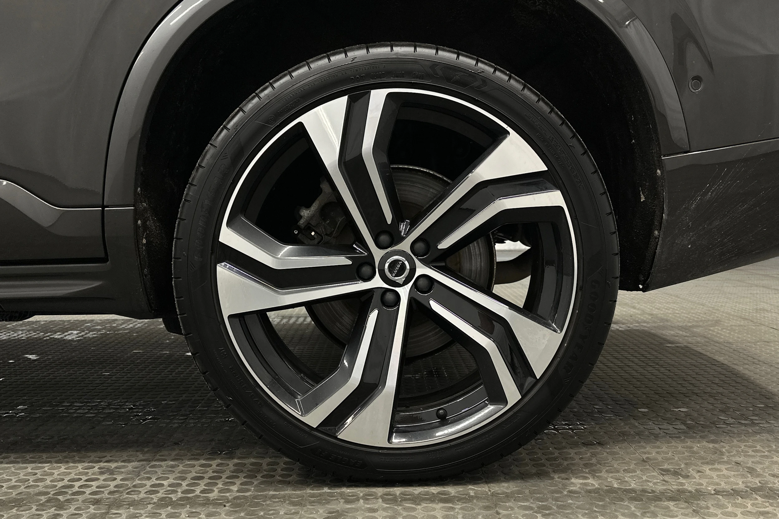 met. harmaa Volvo XC90 2023 kuva 10.