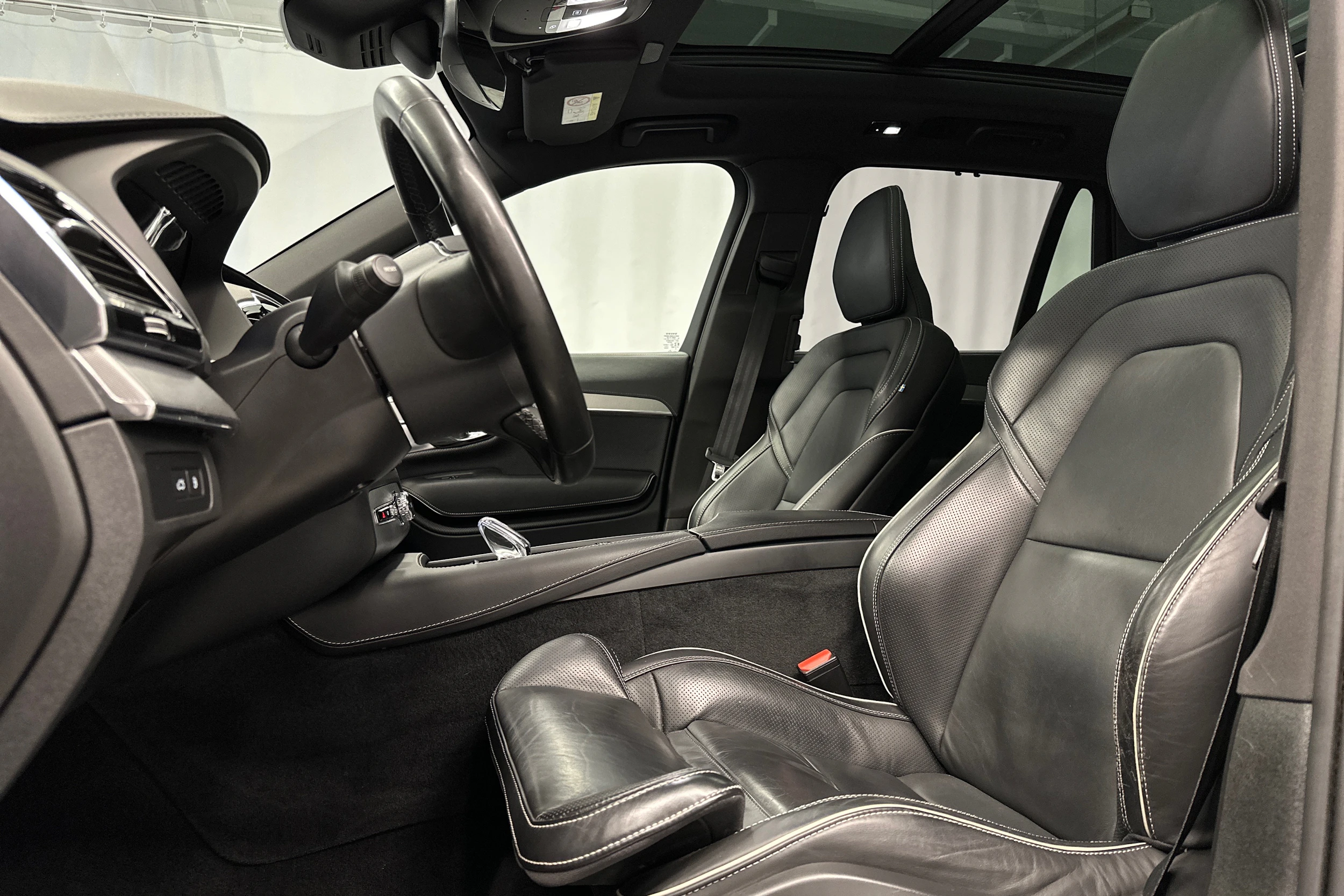 met. harmaa Volvo XC90 2023 kuva 24.