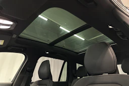 met. harmaa Volvo XC90 2023 kuva 26.