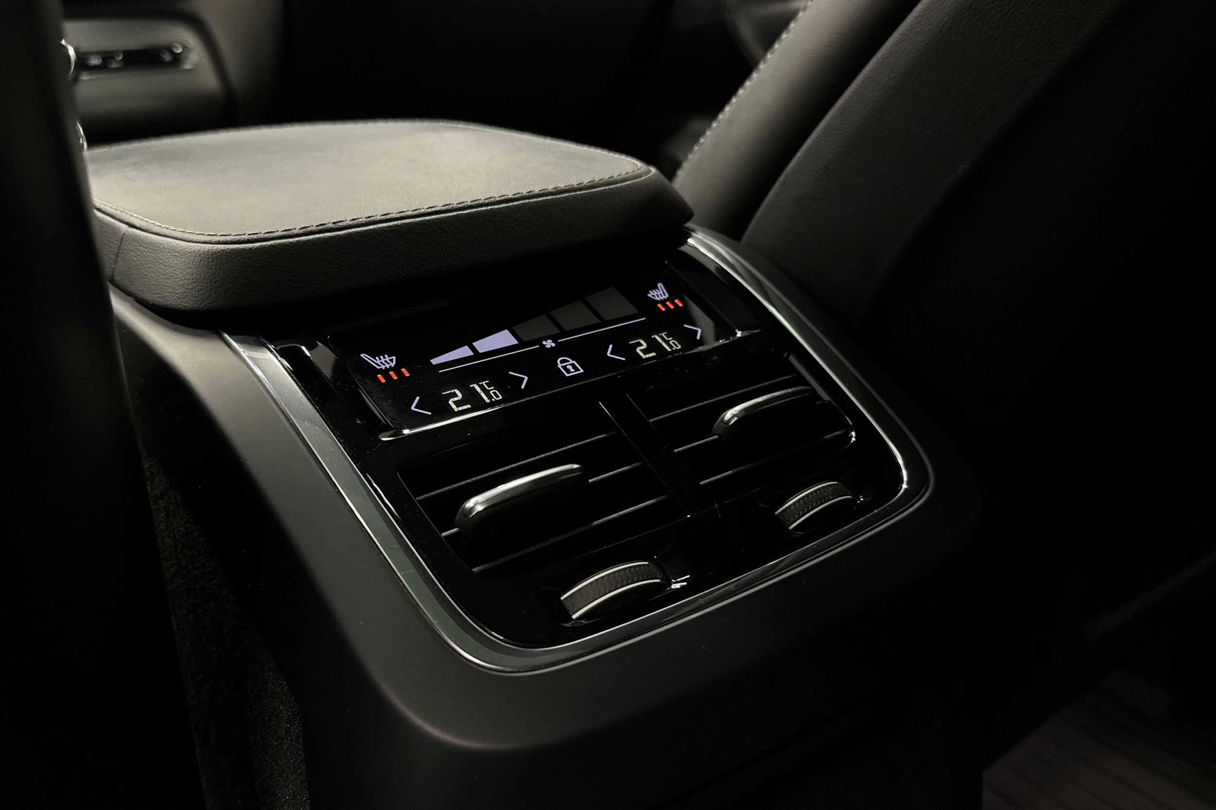 met. harmaa Volvo XC90 2023 kuva 27.