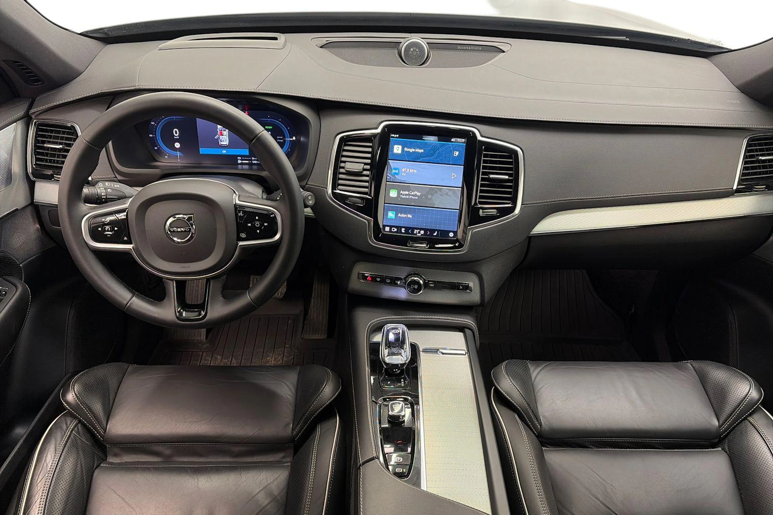 Musta Volvo XC90 2023 kuva 7.