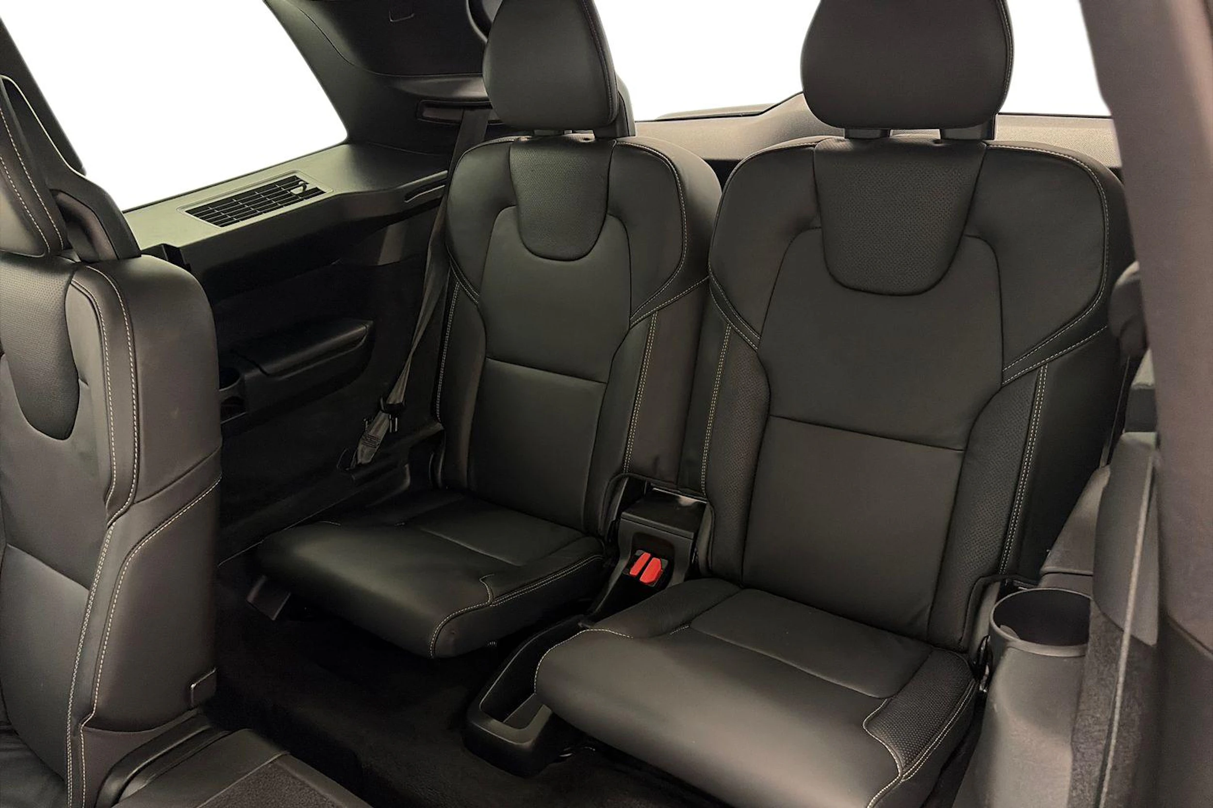 Musta Volvo XC90 2023 kuva 9.