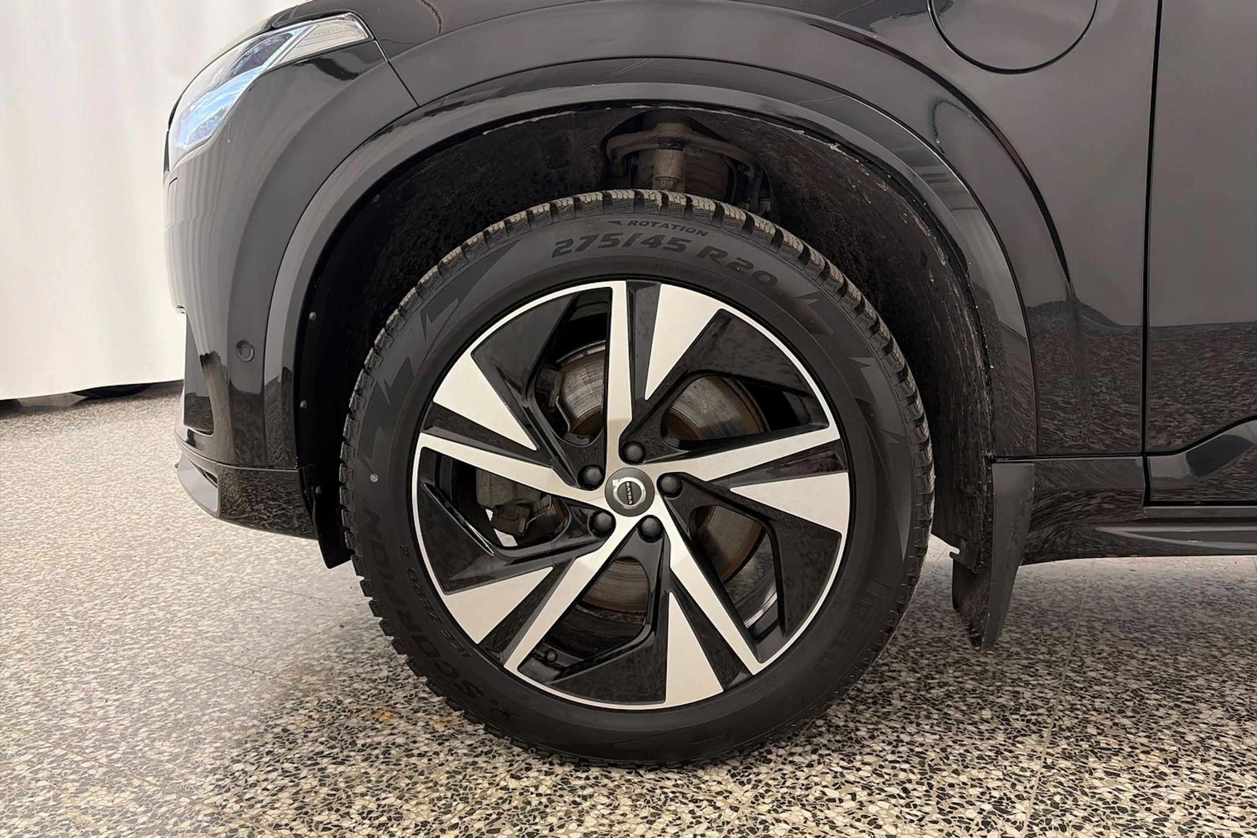 Musta Volvo XC90 2023 kuva 10.
