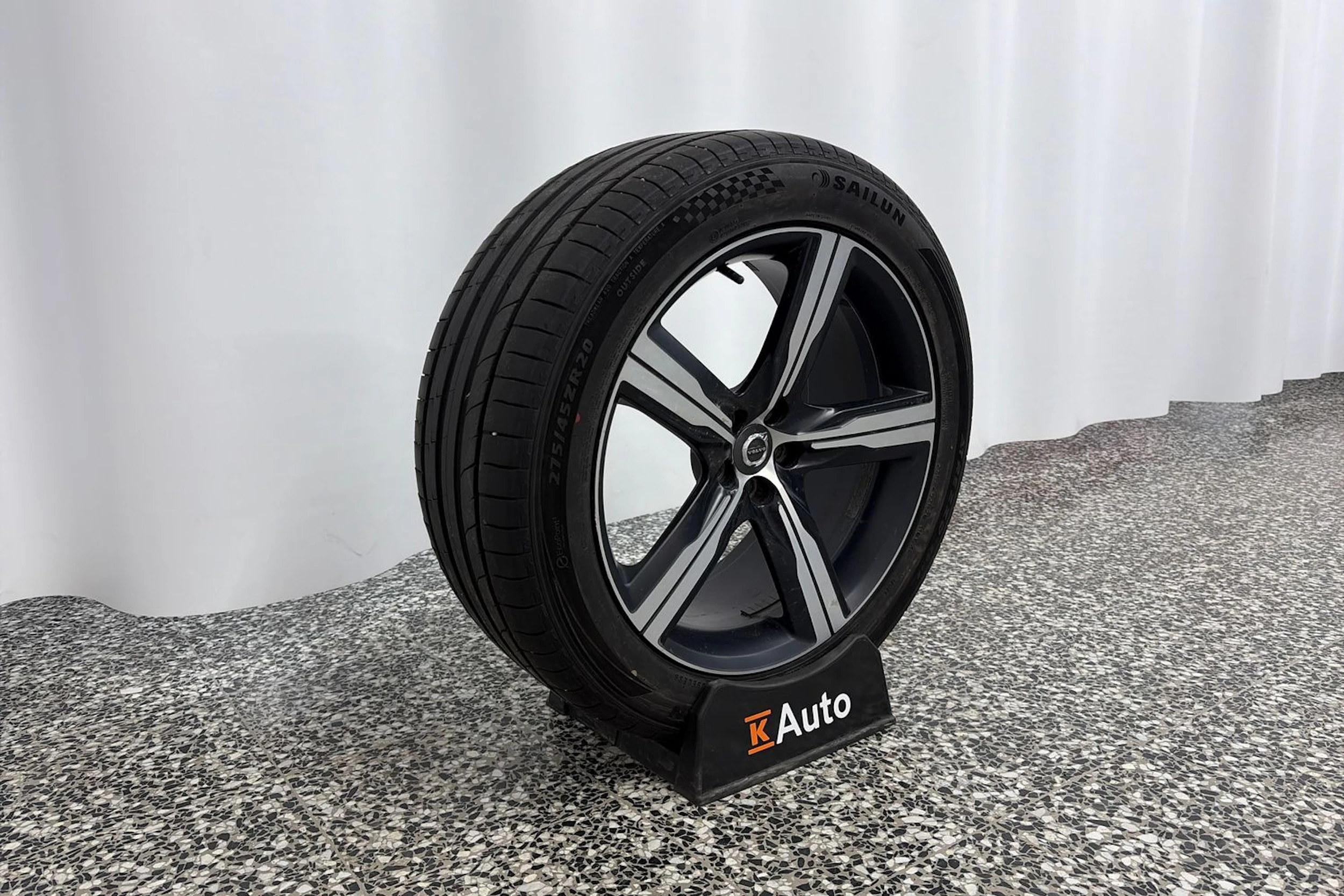 Musta Volvo XC90 2023 kuva 11.