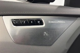 Musta Volvo XC90 2023 kuva 17.