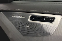 Musta Volvo XC90 2023 kuva 18.