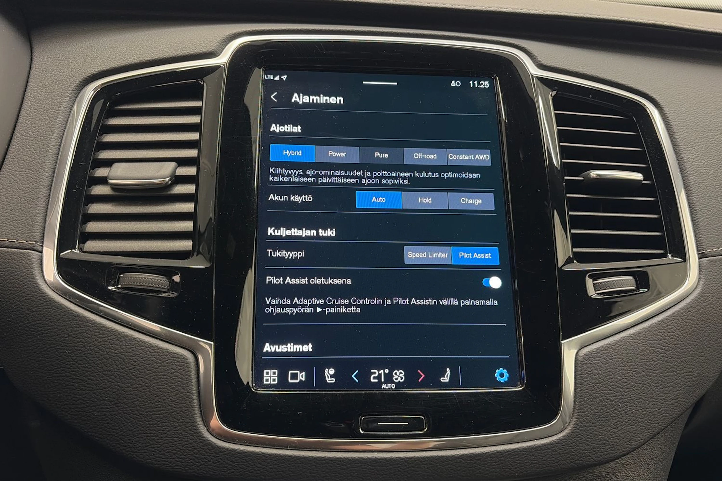 Musta Volvo XC90 2023 kuva 25.