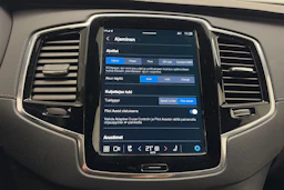 Musta Volvo XC90 2023 kuva 25.