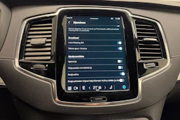 Musta Volvo XC90 2023 kuva 26.