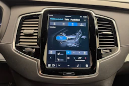 Musta Volvo XC90 2023 kuva 27.