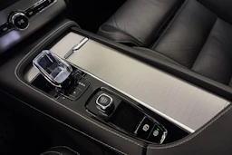 Musta Volvo XC90 2023 kuva 30.