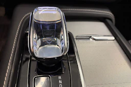 Musta Volvo XC90 2023 kuva 31.