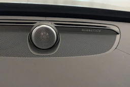 Musta Volvo XC90 2023 kuva 32.