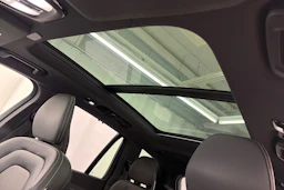 Musta Volvo XC90 2023 kuva 33.