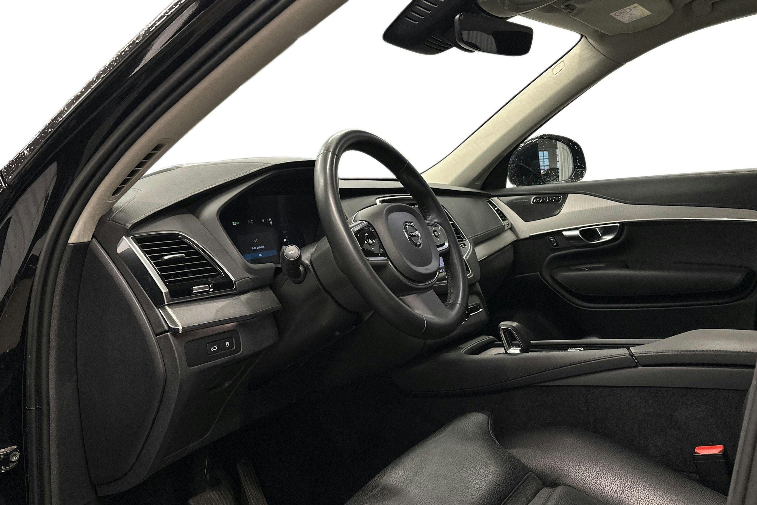musta Volvo XC90 2023 kuva 3.