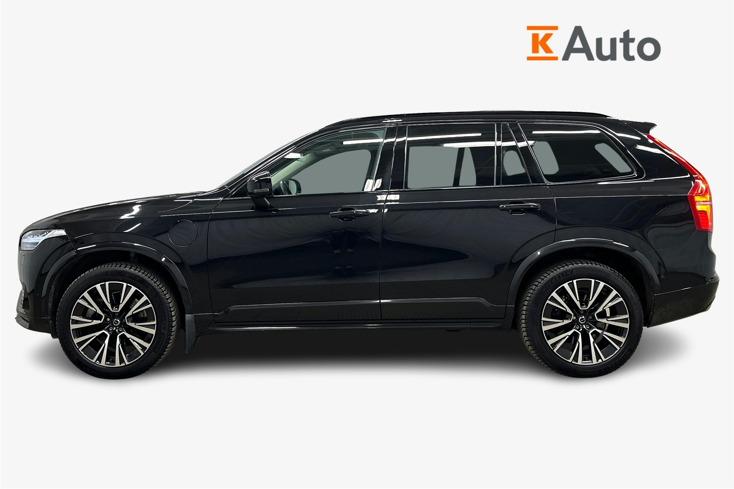 musta Volvo XC90 2023 kuva 6.