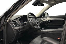 musta Volvo XC90 2023 kuva 7.