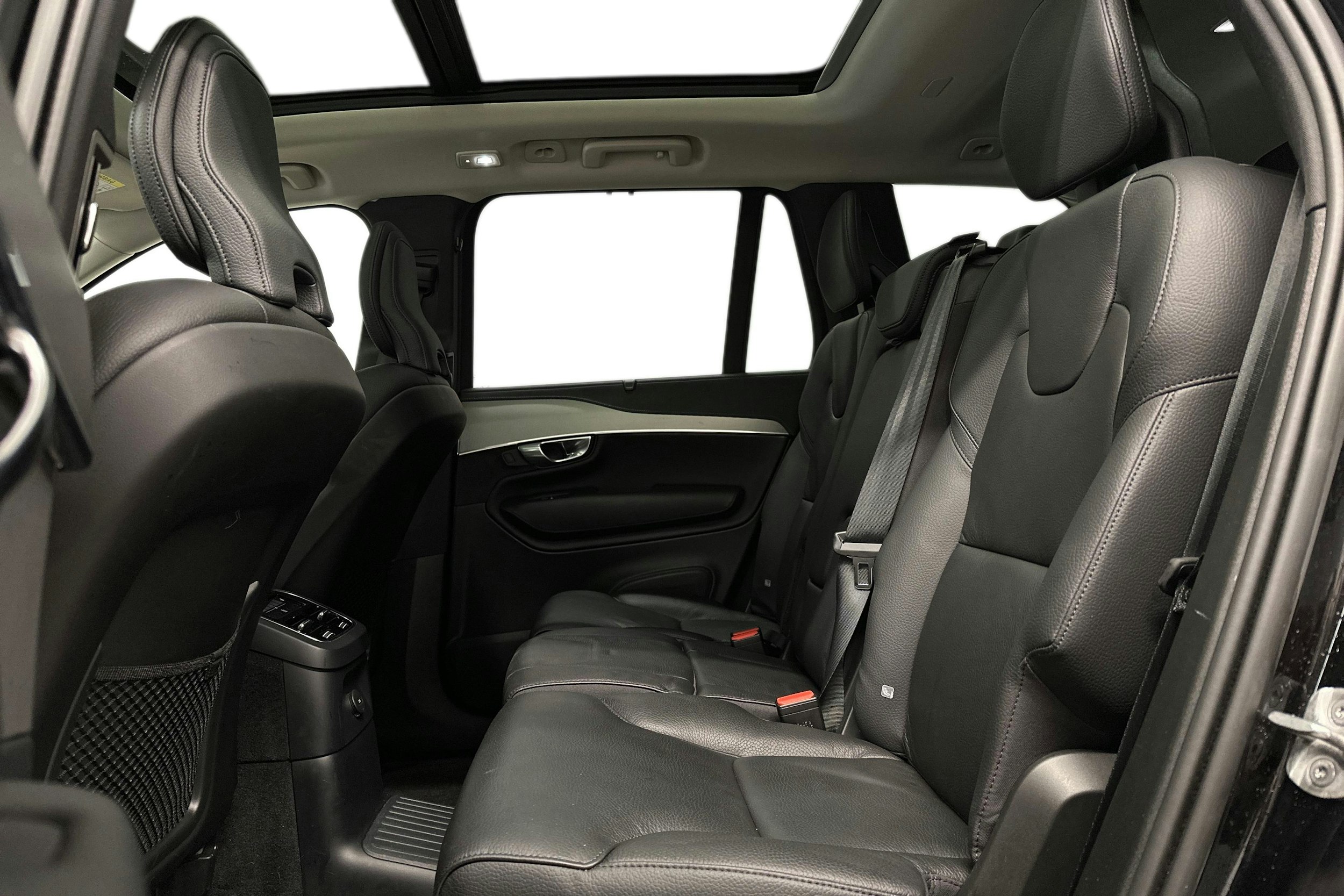 musta Volvo XC90 2023 kuva 10.