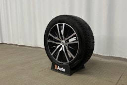 musta Volvo XC90 2023 kuva 13.