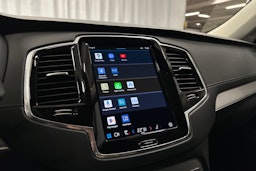 musta Volvo XC90 2023 kuva 18.