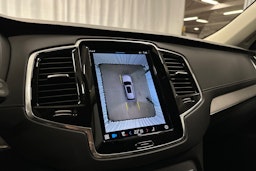 musta Volvo XC90 2023 kuva 19.