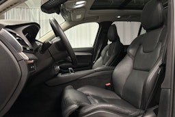 musta Volvo XC90 2023 kuva 25.