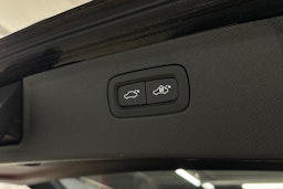 musta Volvo XC90 2023 kuva 29.
