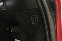 musta Volvo XC90 2023 kuva 30.