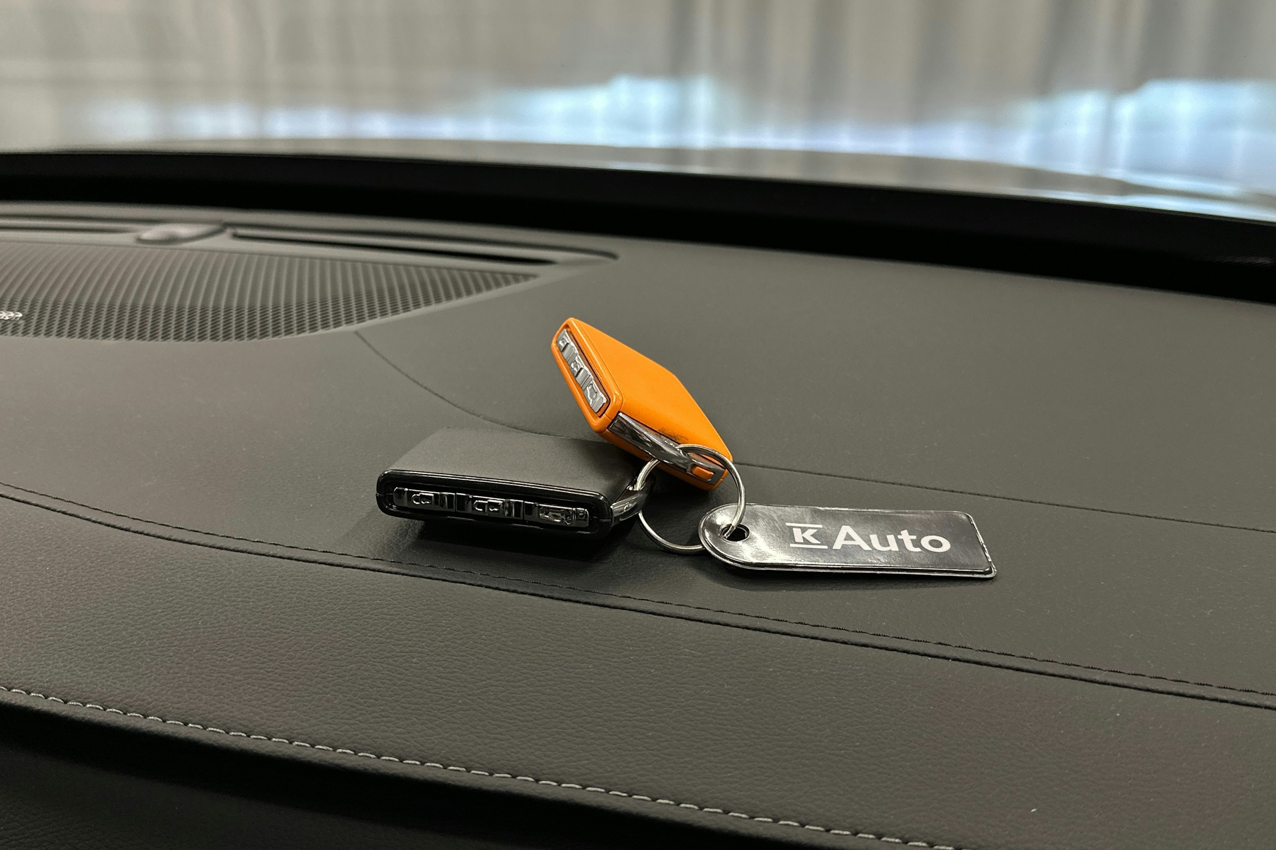 musta Volvo XC90 2023 kuva 31.