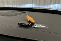musta Volvo XC90 2023 kuva 31.