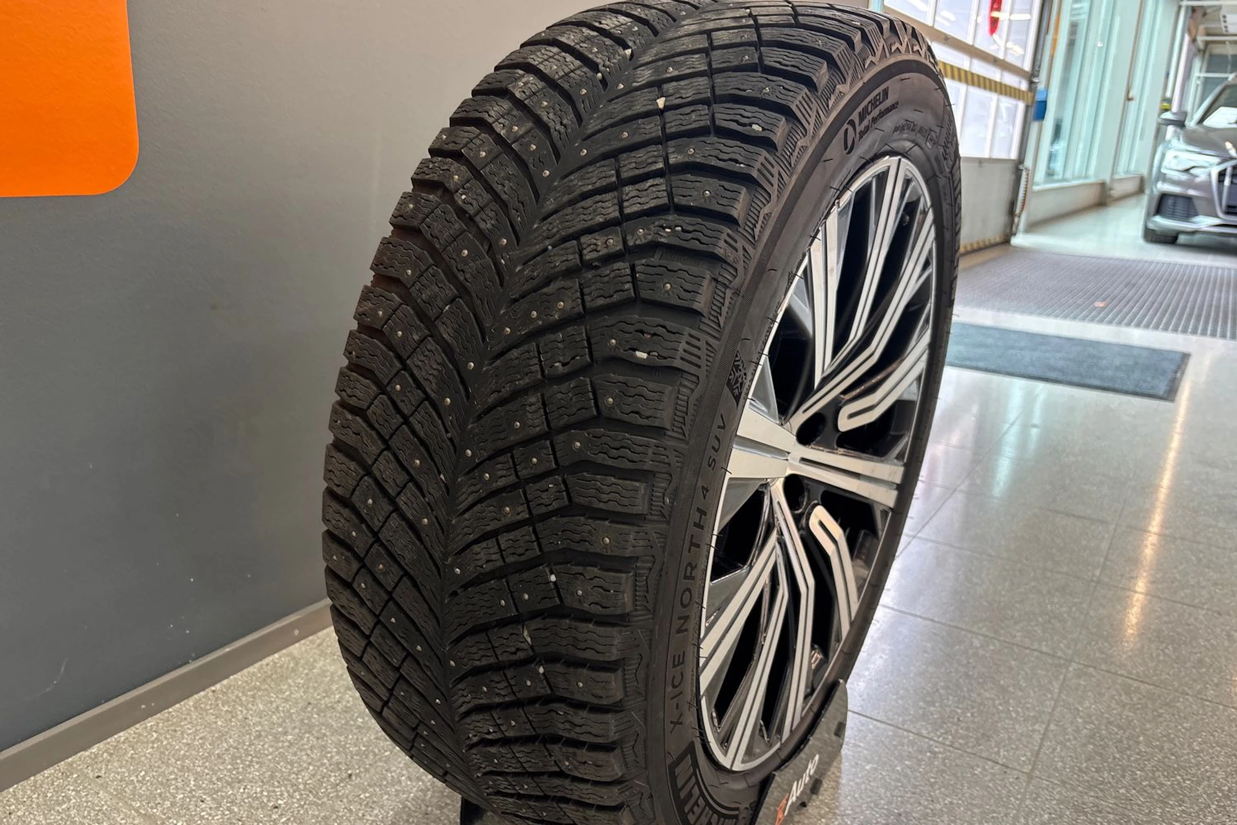 Musta Volvo XC90 2023 kuva 11.