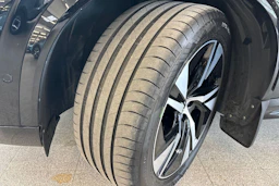 Musta Volvo XC90 2023 kuva 12.