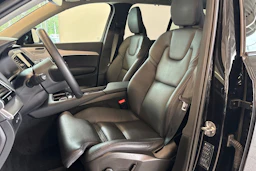 Musta Volvo XC90 2023 kuva 13.