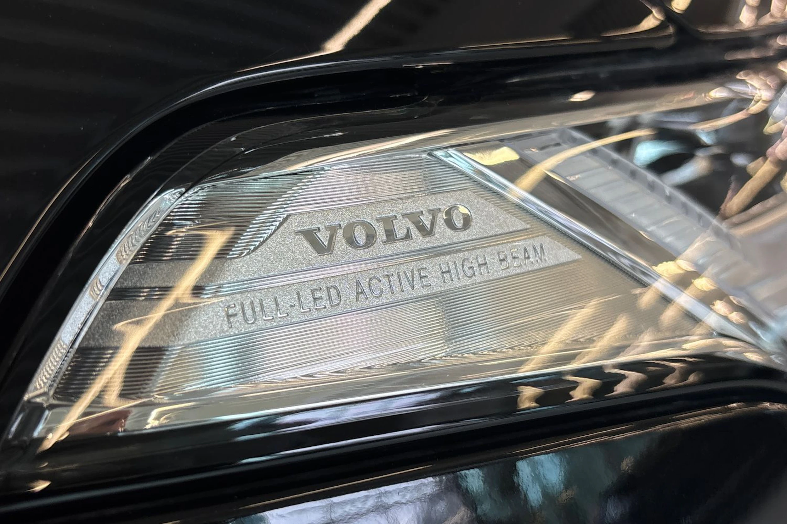 Musta Volvo XC90 2023 kuva 25.
