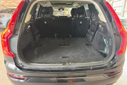 Musta Volvo XC90 2023 kuva 26.