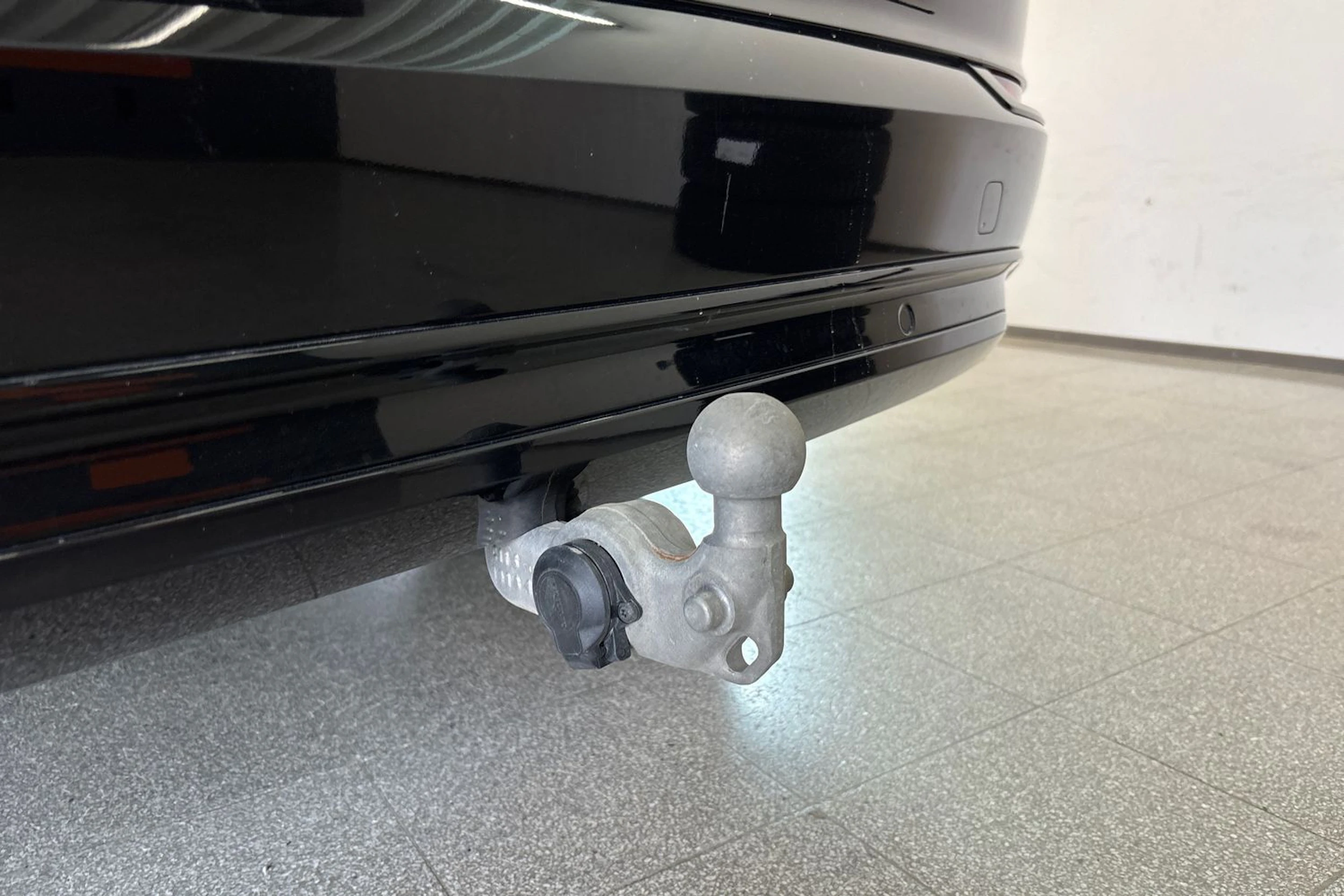 Musta Volvo XC90 2023 kuva 29.