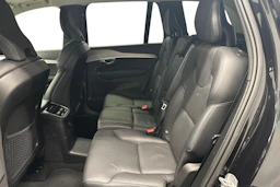 musta Volvo XC90 2024 kuva 8.