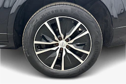 musta Volvo XC90 2024 kuva 9.
