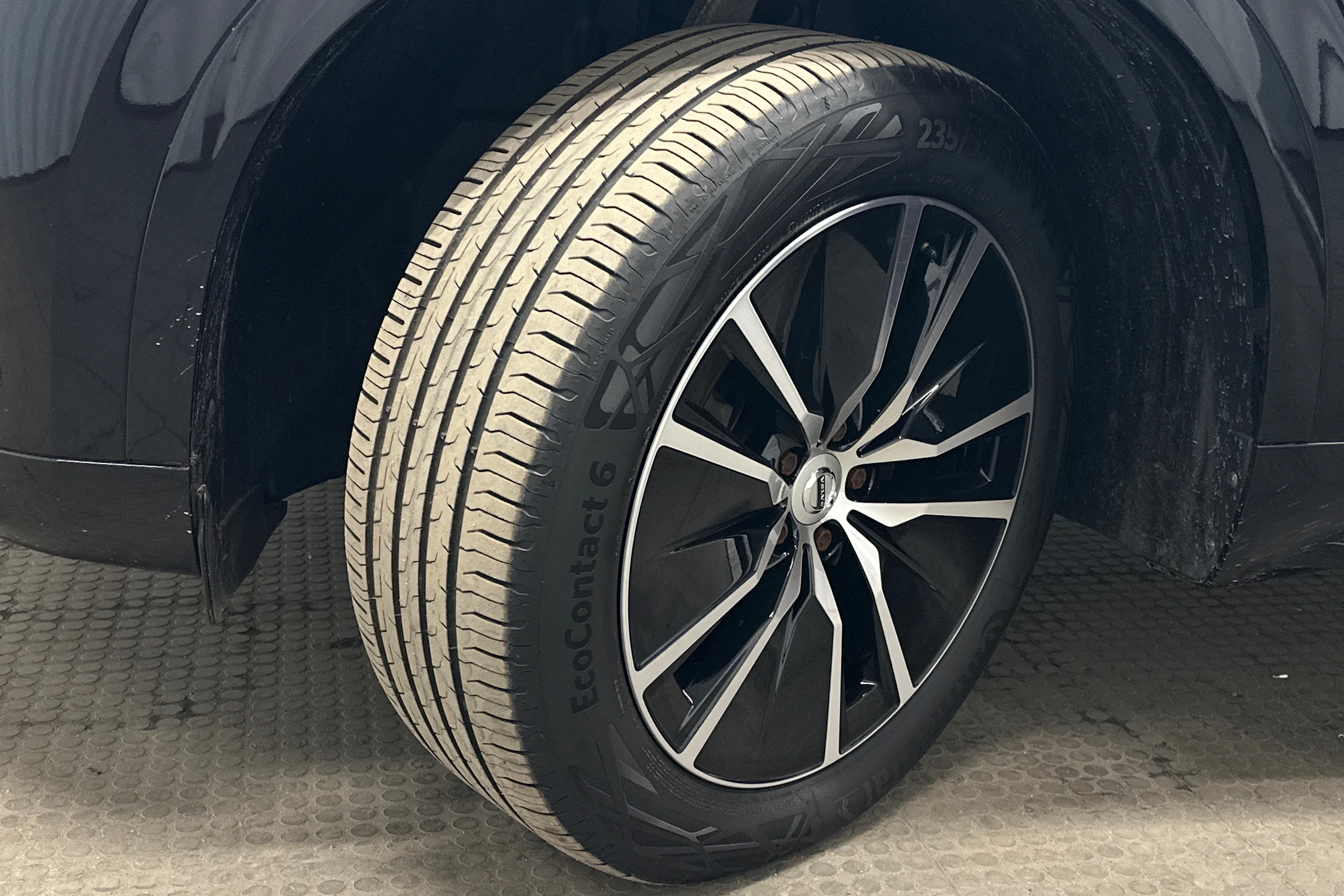 musta Volvo XC90 2024 kuva 10.