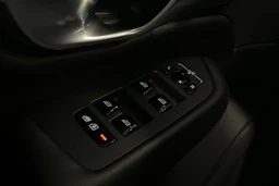 musta Volvo XC90 2024 kuva 14.