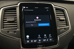 musta Volvo XC90 2024 kuva 18.